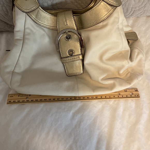 Coach Soho Hobo Leather White, Gold Metallic w/purple interior. 3 int sectns - Picture 11 of 14